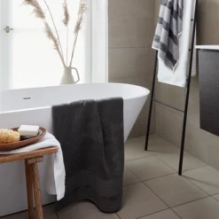 Serviette Beddinghouse Sheer Large Anthracite (60 X 110 Cm) 11 Serviette Beddinghouse Sheer Large Anthracite (60 X 110 Cm) -Salle De Bain Boutique 4 188291 1