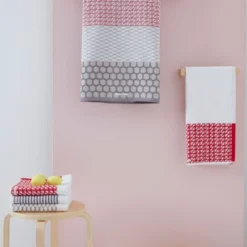 Serviette De Bain Oilily Silver Lining Grey 7 Serviette De Bain Oilily Silver Lining Grey -Salle De Bain Boutique OLY silver lining bath towel Grey Sfeer