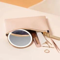 Miroir à Capteur Simplehuman Grossissement 10X Rose Gold -Salle De Bain Boutique ST3046 Lifestyle b3ade407 f32c 47f6 9d71 d760a7698708 1194x