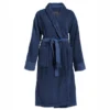 Peignoir Essenza Connect Organic Uni Blue 1 Peignoir Essenza Connect Organic Uni Blue -Salle De Bain Boutique httpswww.essenzahome.nlmediafeedchannableb2bimageimageuploadconnect organic uni bathrobe blue 401064 300 111 lr pf1 p