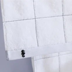 Serviette De Bain Seahorse Grid White (set De 3) -Salle De Bain Boutique sh grid white close up